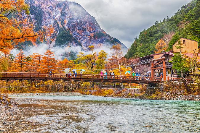 6D4N HOKKAIDO AUTUMN の MAPLE LEAF SEASON (NOBORIBETSU/ LAKE TOYA/ OTARU/ SOUNKYO/ JOZANKEI/ SAPPORO)