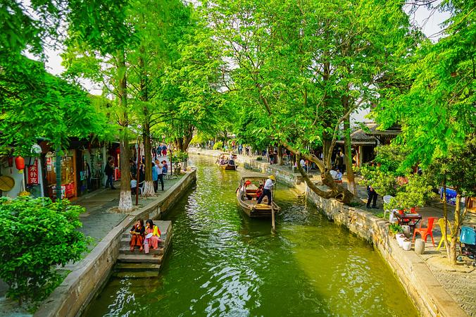 8D6N TRENDY SUZHOU, SHANGHAI & HANGZHOU · DISNEY DREAMLAND (SHANGHAI-SUZHOU-HANGZHOU）