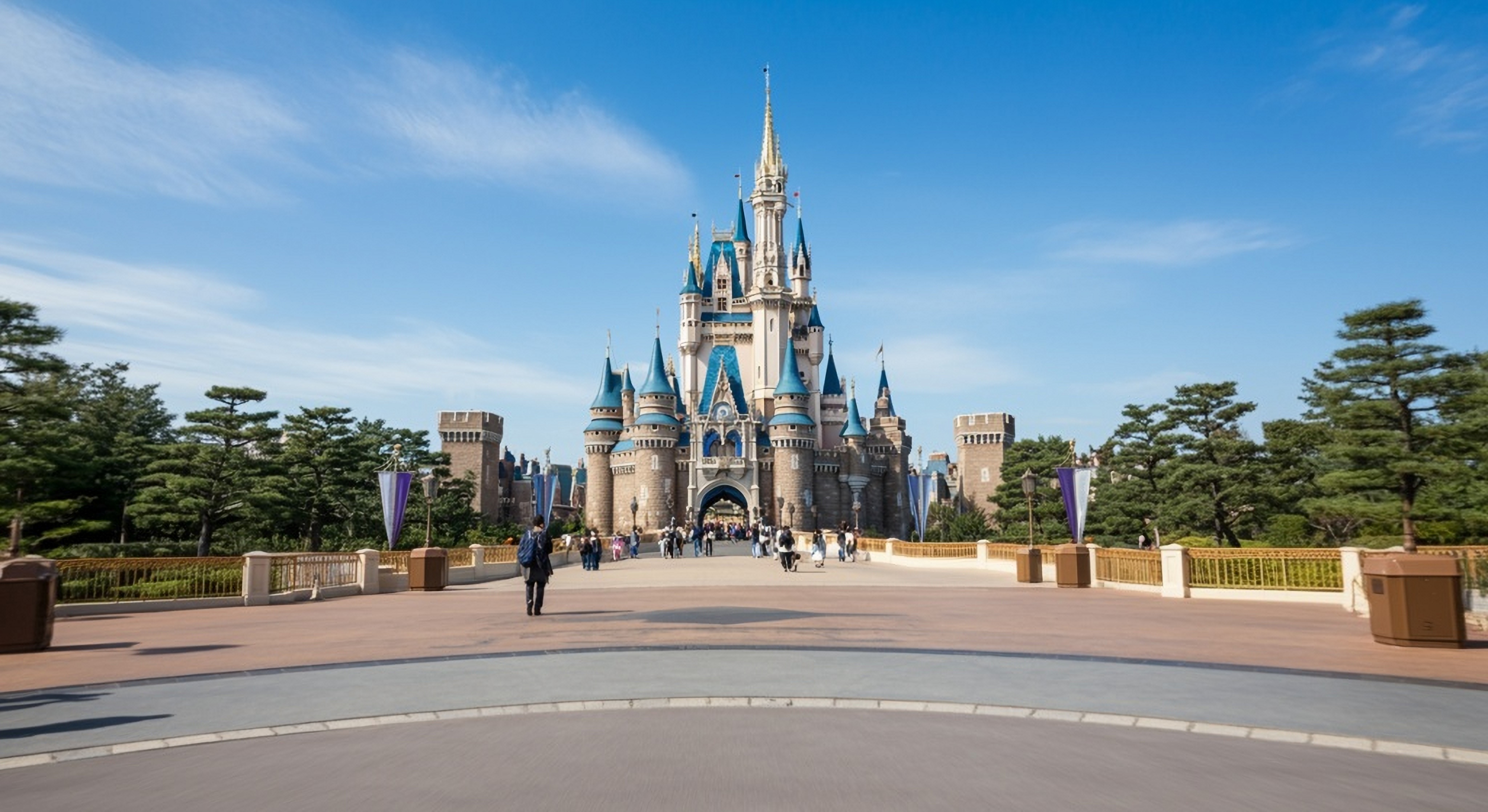 7D5N SHANGHAI DISNEYLAND / WUXI / HANGZHOU / WUZHEN / ORIENTAL SALT LAKE CITY