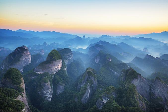 6D5N EMERALD WATERS & GREEN MOUNTAINS · LEISURELY GUILIN
